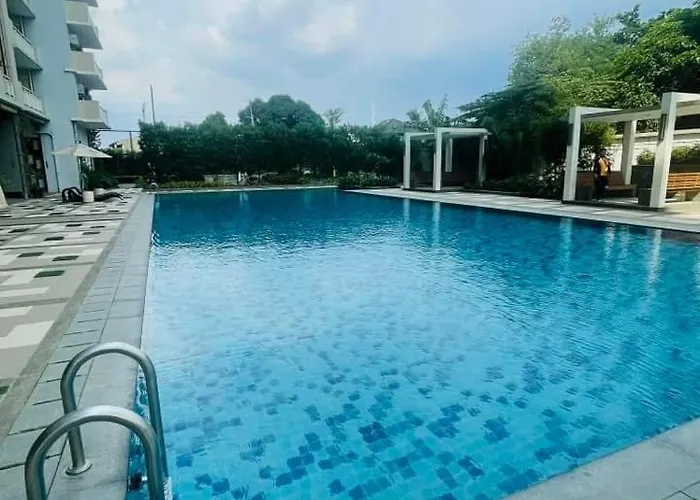 Hotel One Bedroom With Balcony 46th Floor Next To Penthouse & Sky Lounge Manila