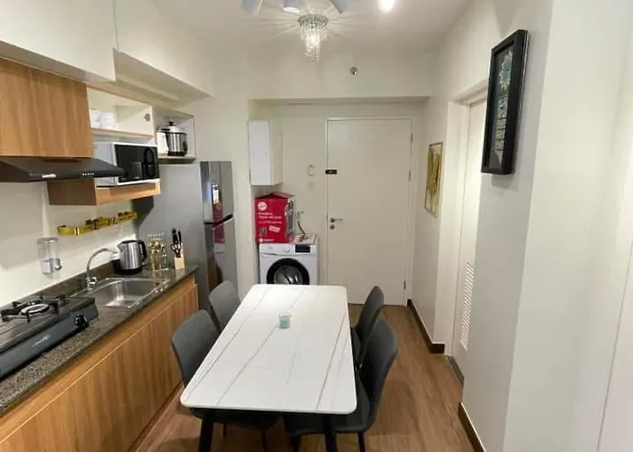 Hotel One Bedroom With Balcony 46th Floor Next To Penthouse & Sky Lounge Manila