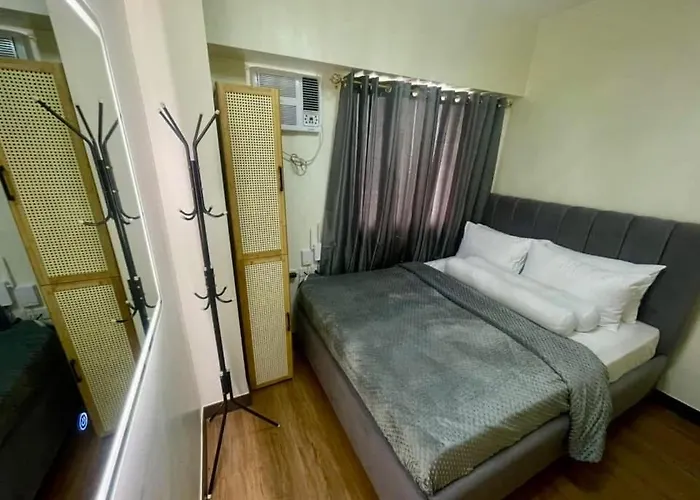 Hotel One Bedroom With Balcony 46th Floor Next To Penthouse & Sky Lounge Manila