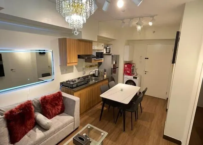 Hotel One Bedroom With Balcony 46th Floor Next To Penthouse & Sky Lounge Manila