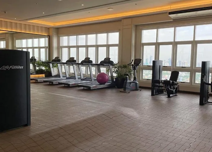 Hotel One Bedroom With Balcony 46th Floor Next To Penthouse & Sky Lounge